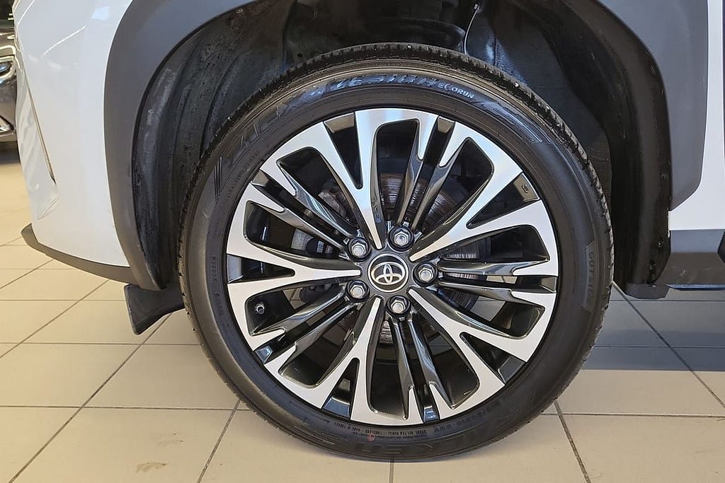 Vehicle Image 16