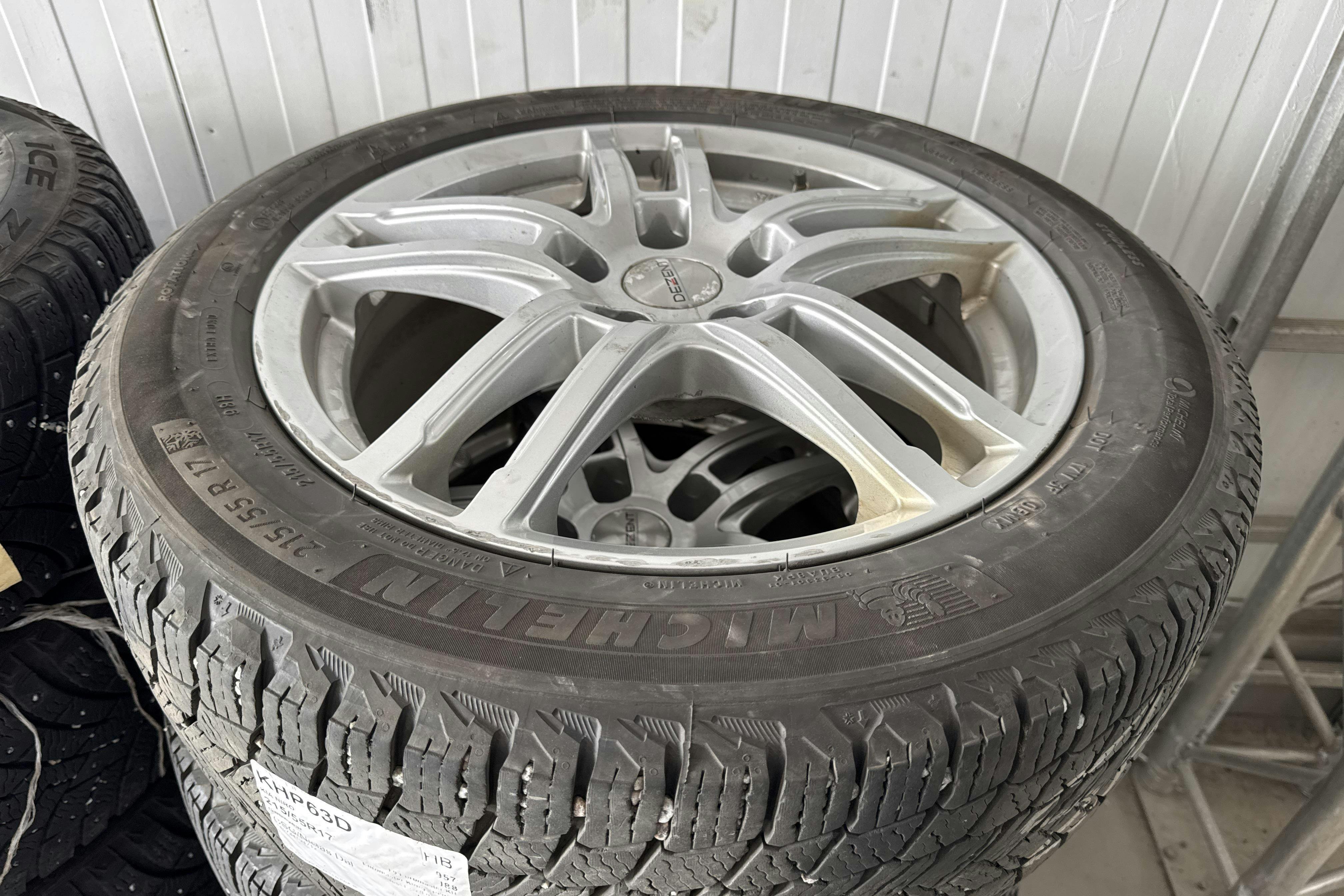 Vehicle Image 11