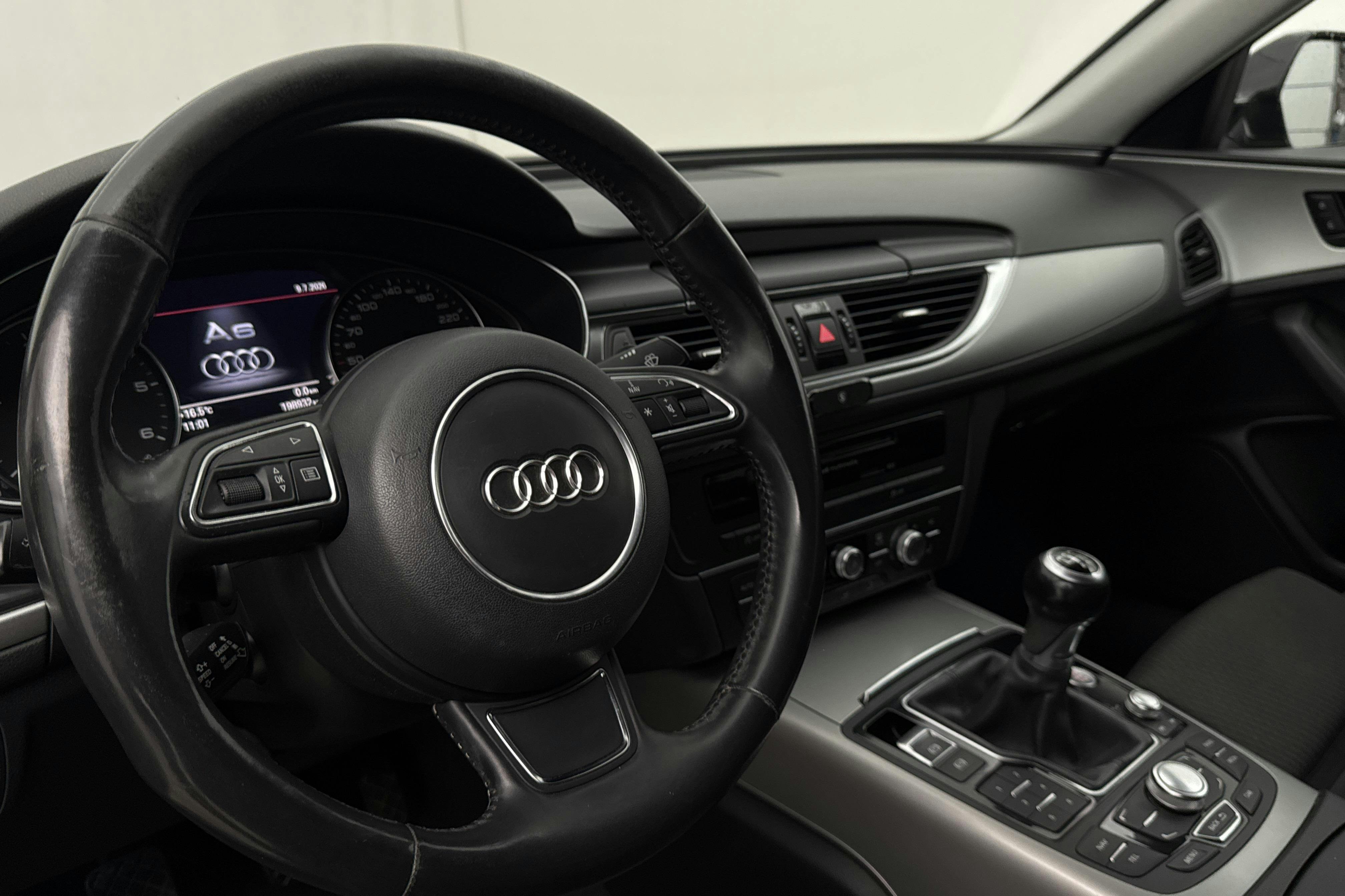 Vehicle Image 13
