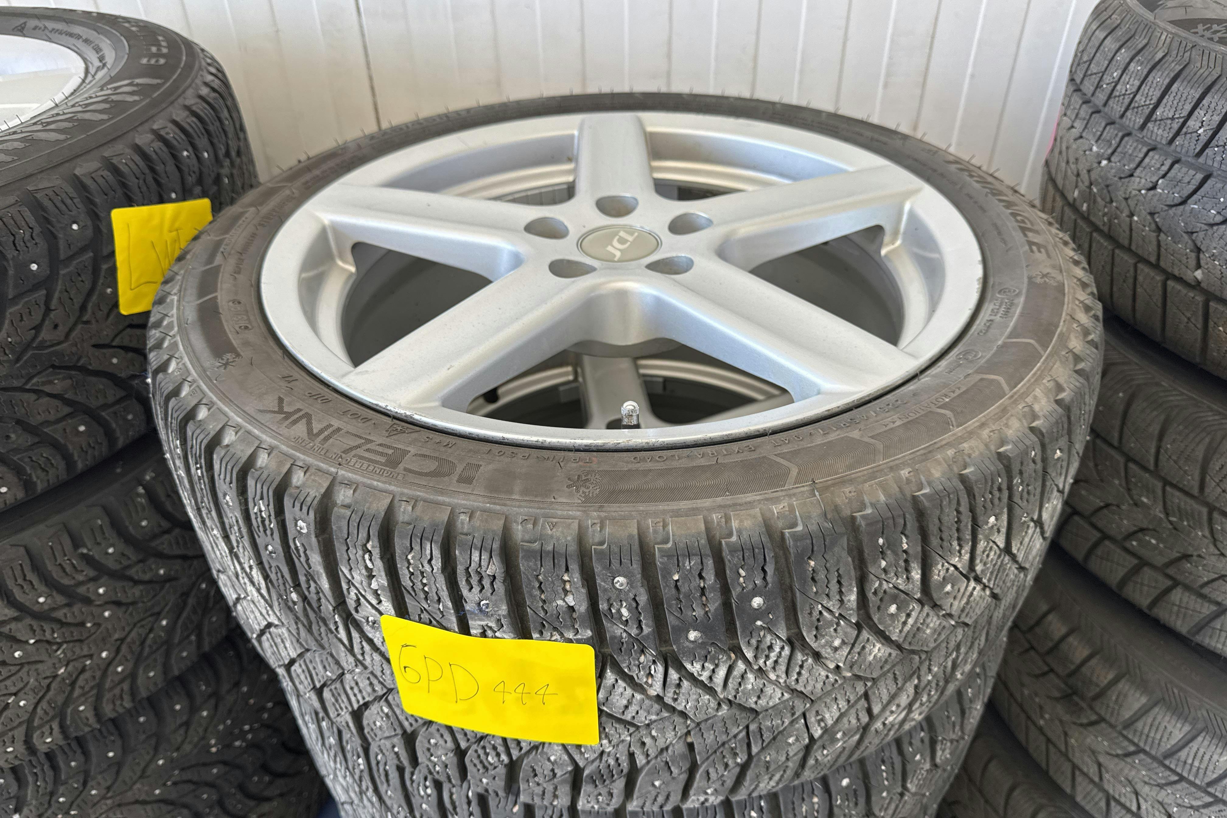 Vehicle Image 15