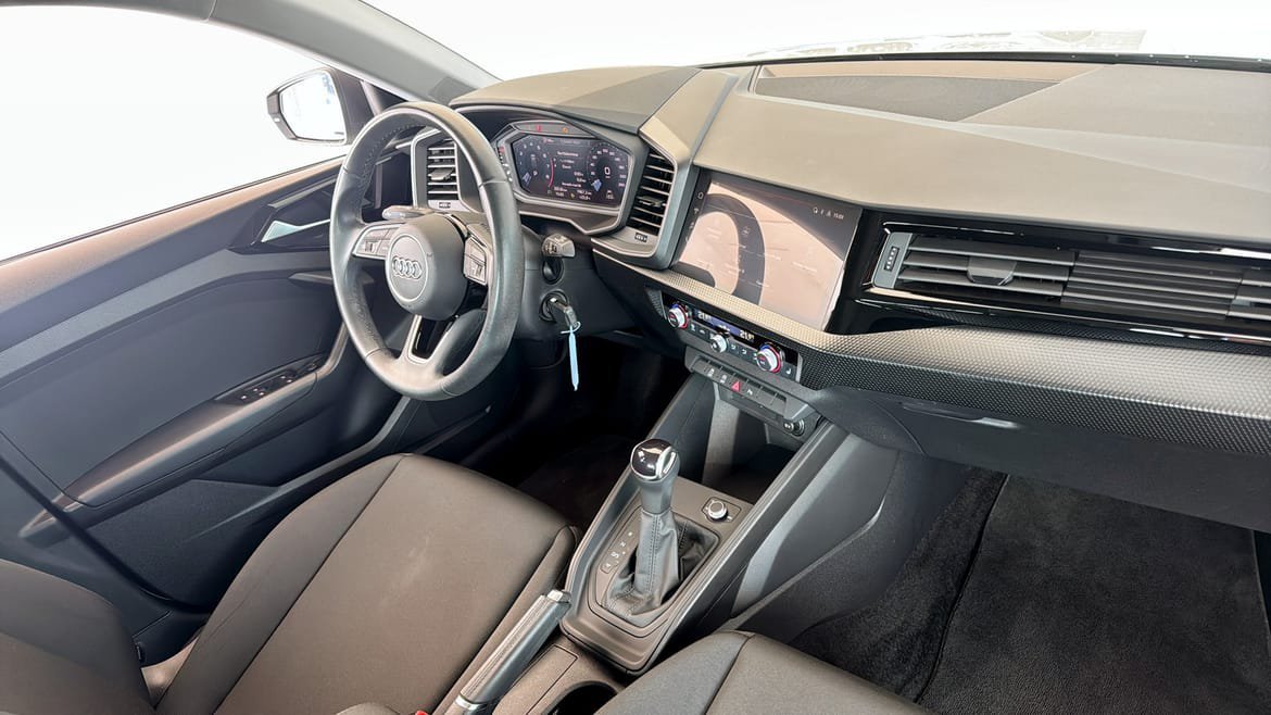 Vehicle Image 11
