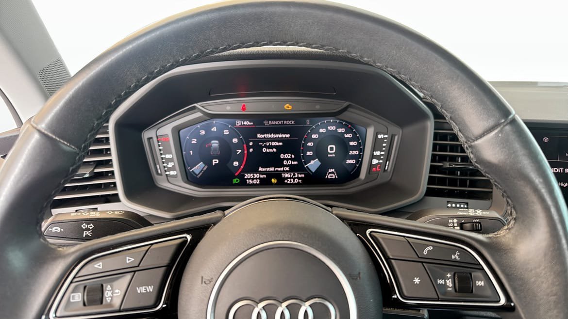 Vehicle Image 16