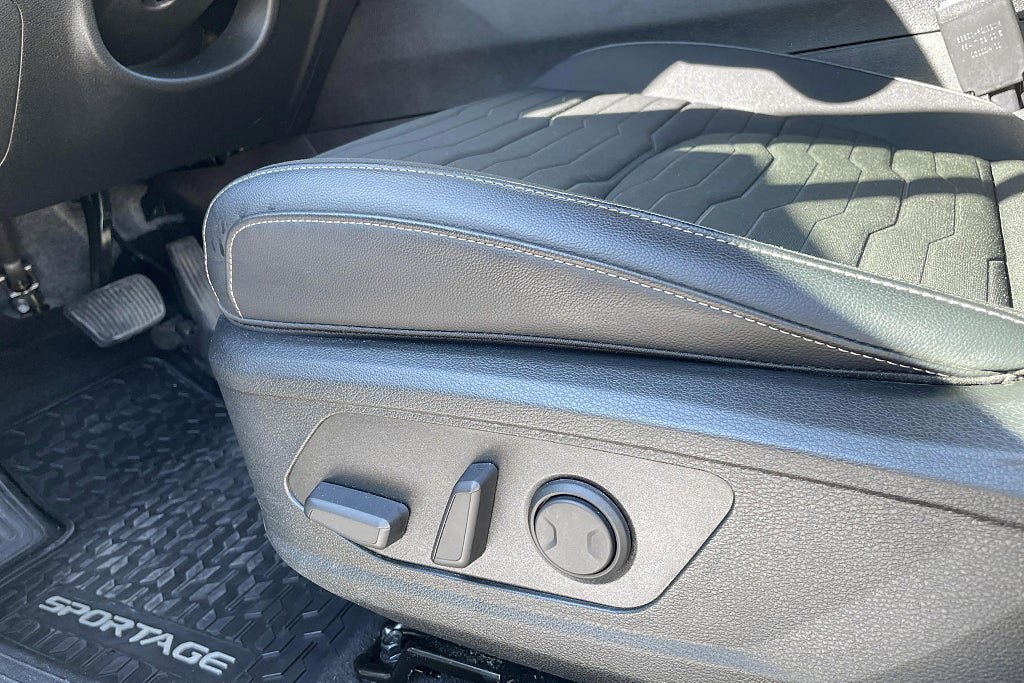 Vehicle Image 23