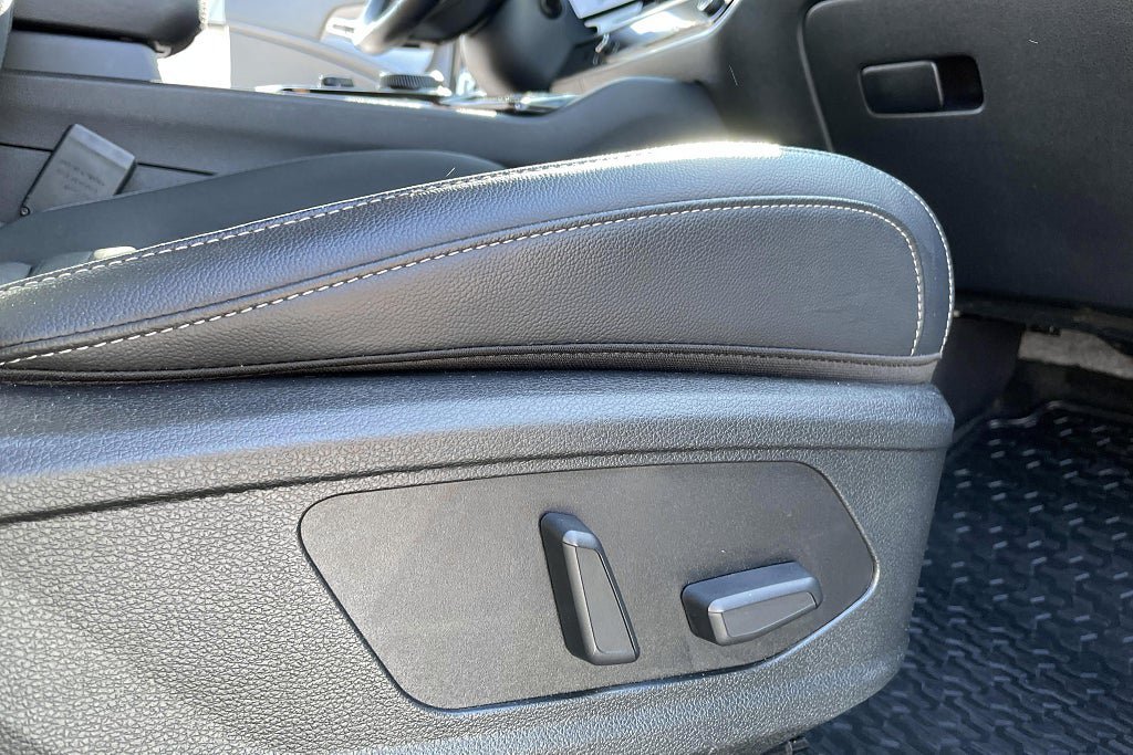 Vehicle Image 24