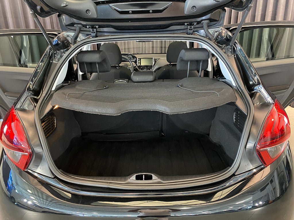Vehicle Image 32