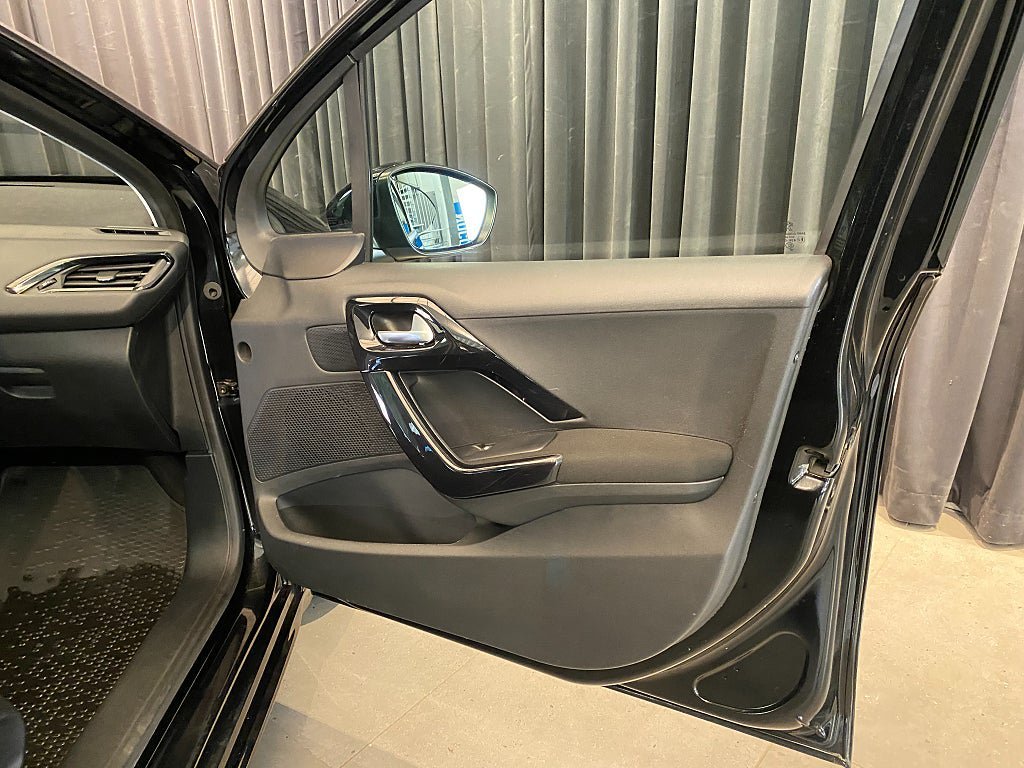 Vehicle Image 37