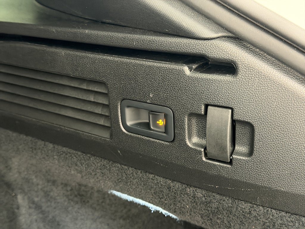 Vehicle Image 24