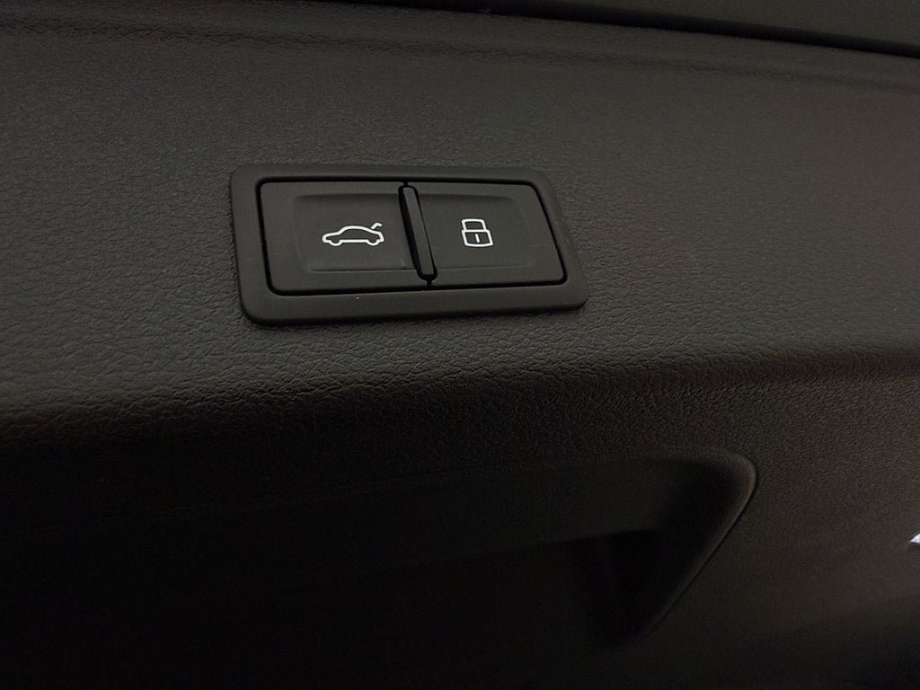 Vehicle Image 28
