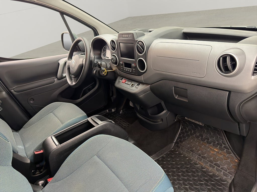 Vehicle Image 23
