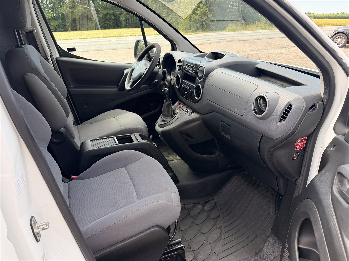 Vehicle Image 6