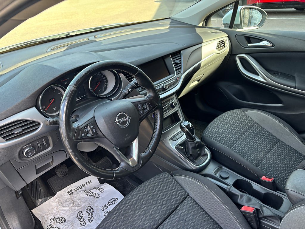 Vehicle Image 10