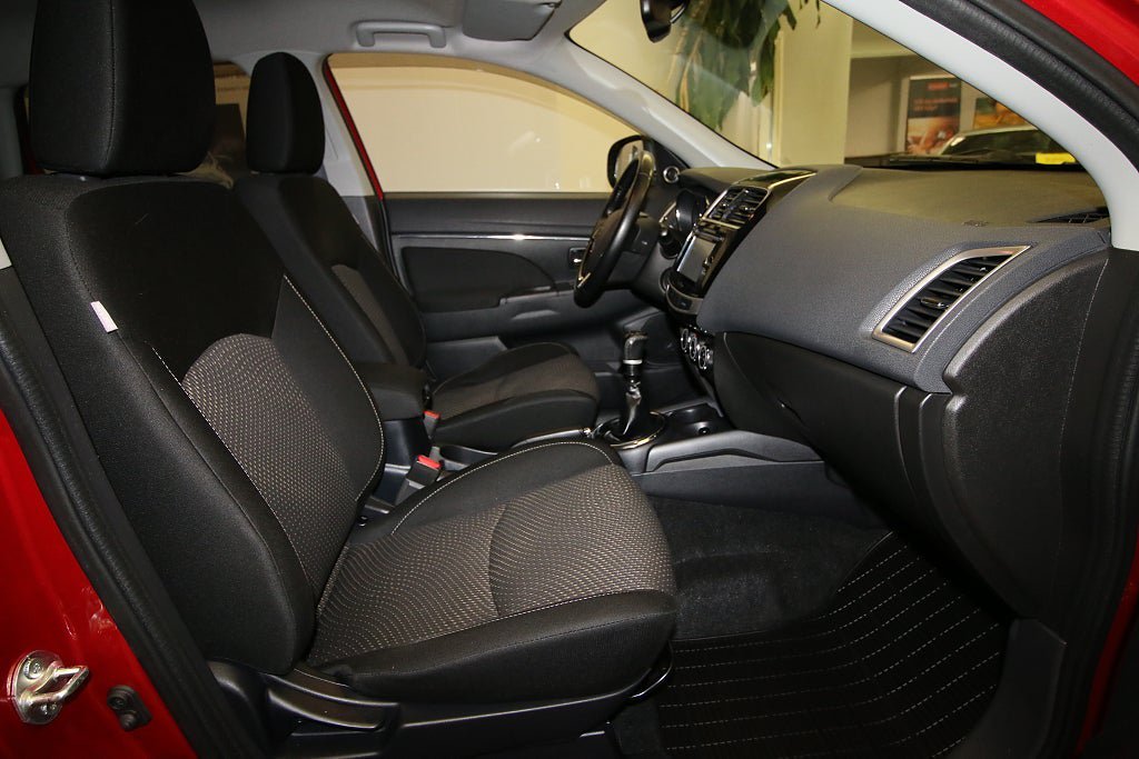 Vehicle Image 12