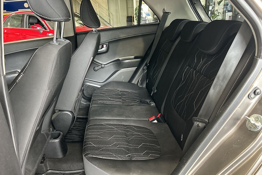 Vehicle Image 18
