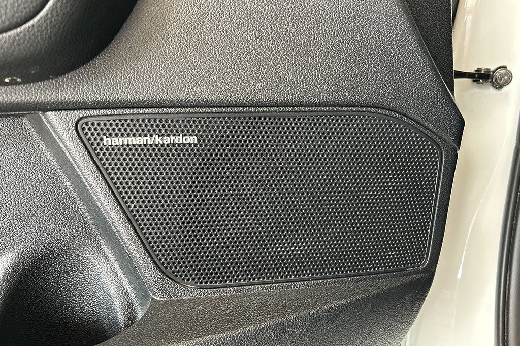 Vehicle Image 32