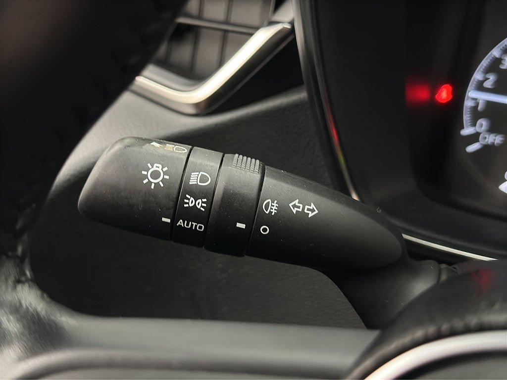 Vehicle Image 25