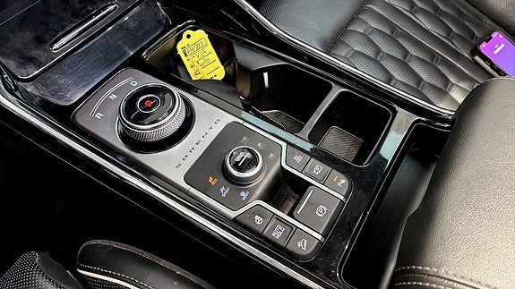 Vehicle Image 24