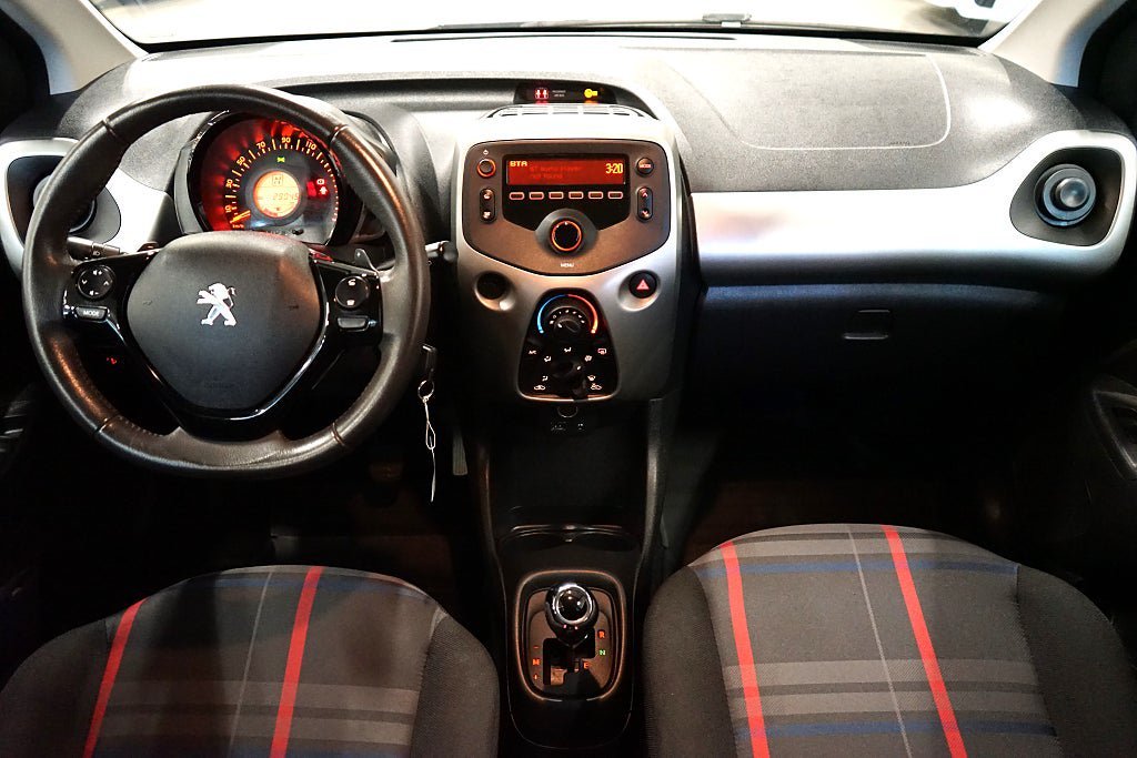 Vehicle Image 8