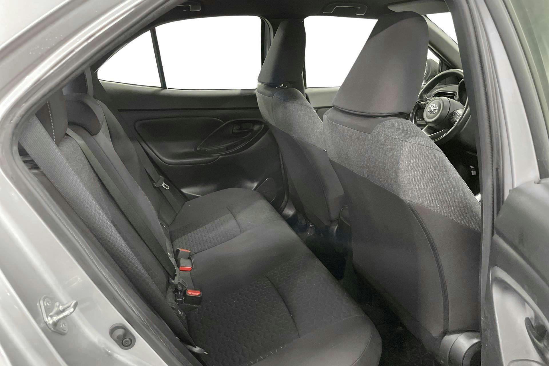 Vehicle Image 8