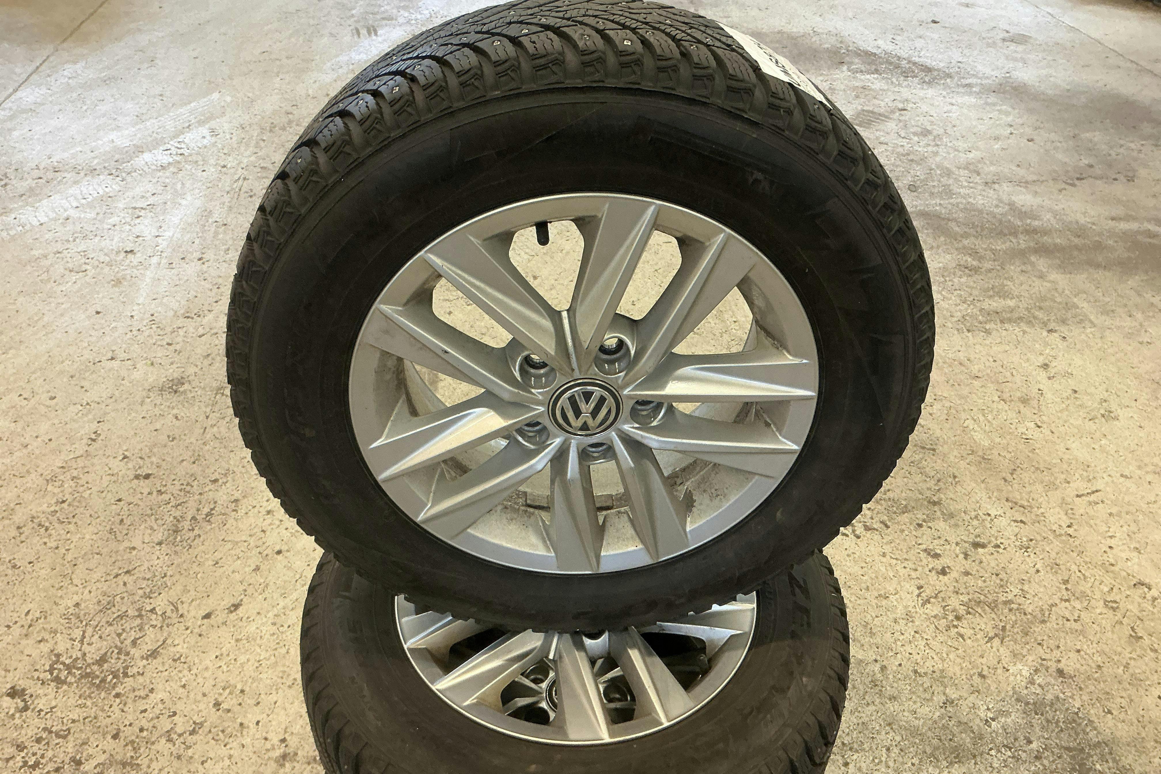 Vehicle Image 16