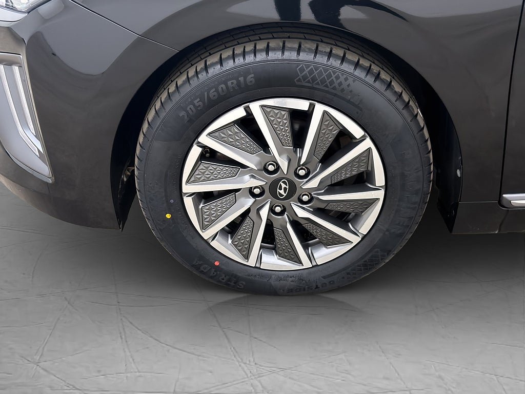 Vehicle Image 32