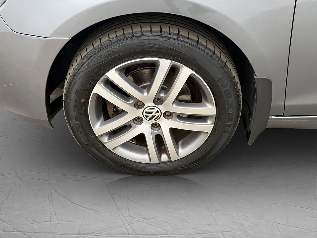 Vehicle Image 23
