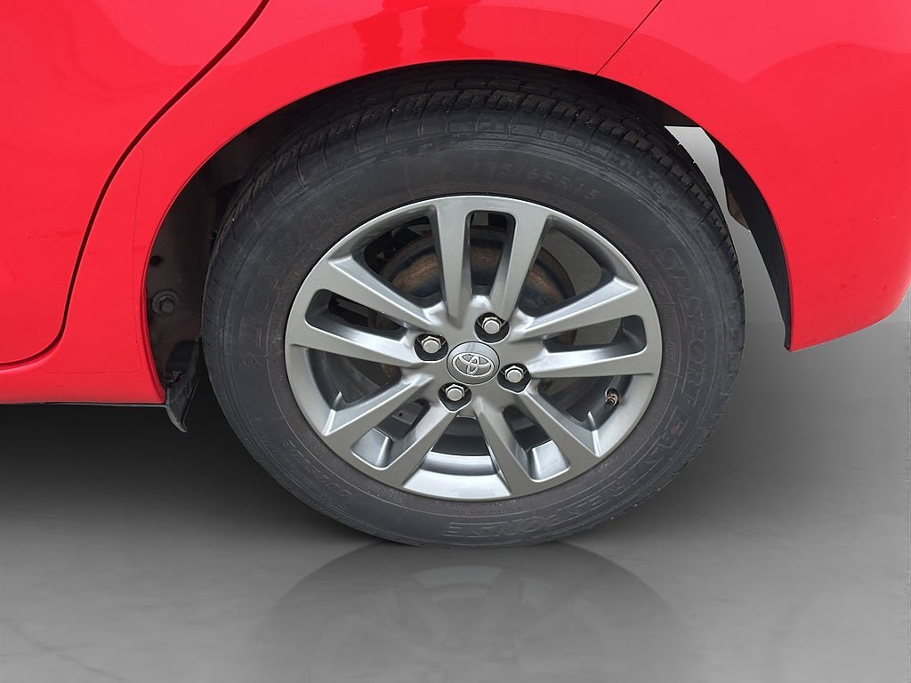 Vehicle Image 25