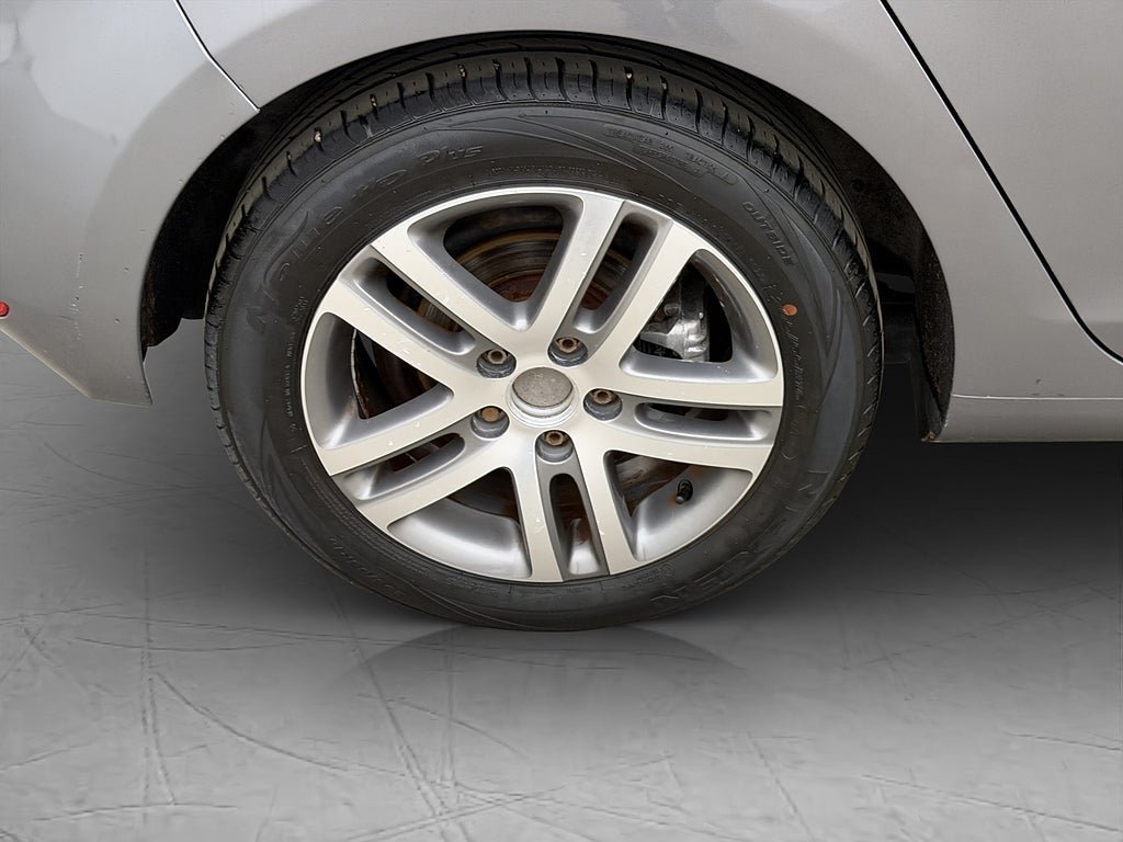 Vehicle Image 25