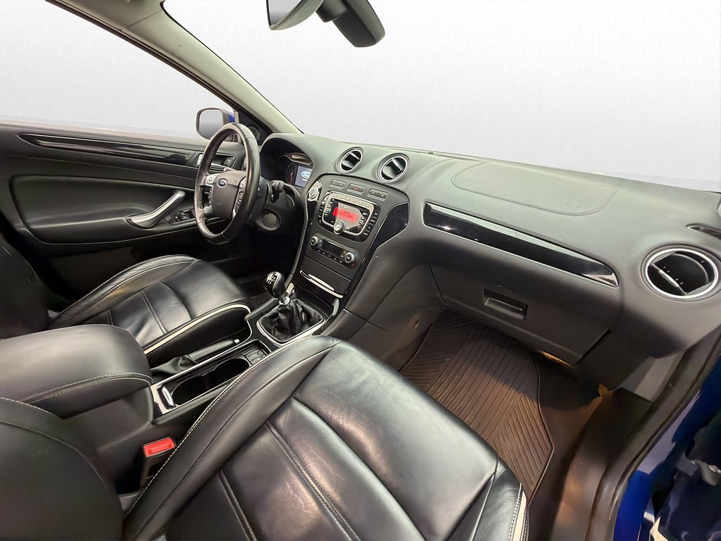 Vehicle Image 25