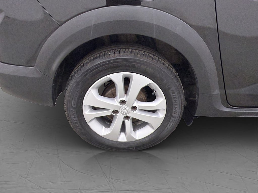 Vehicle Image 32