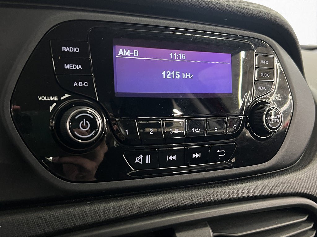 Vehicle Image 18