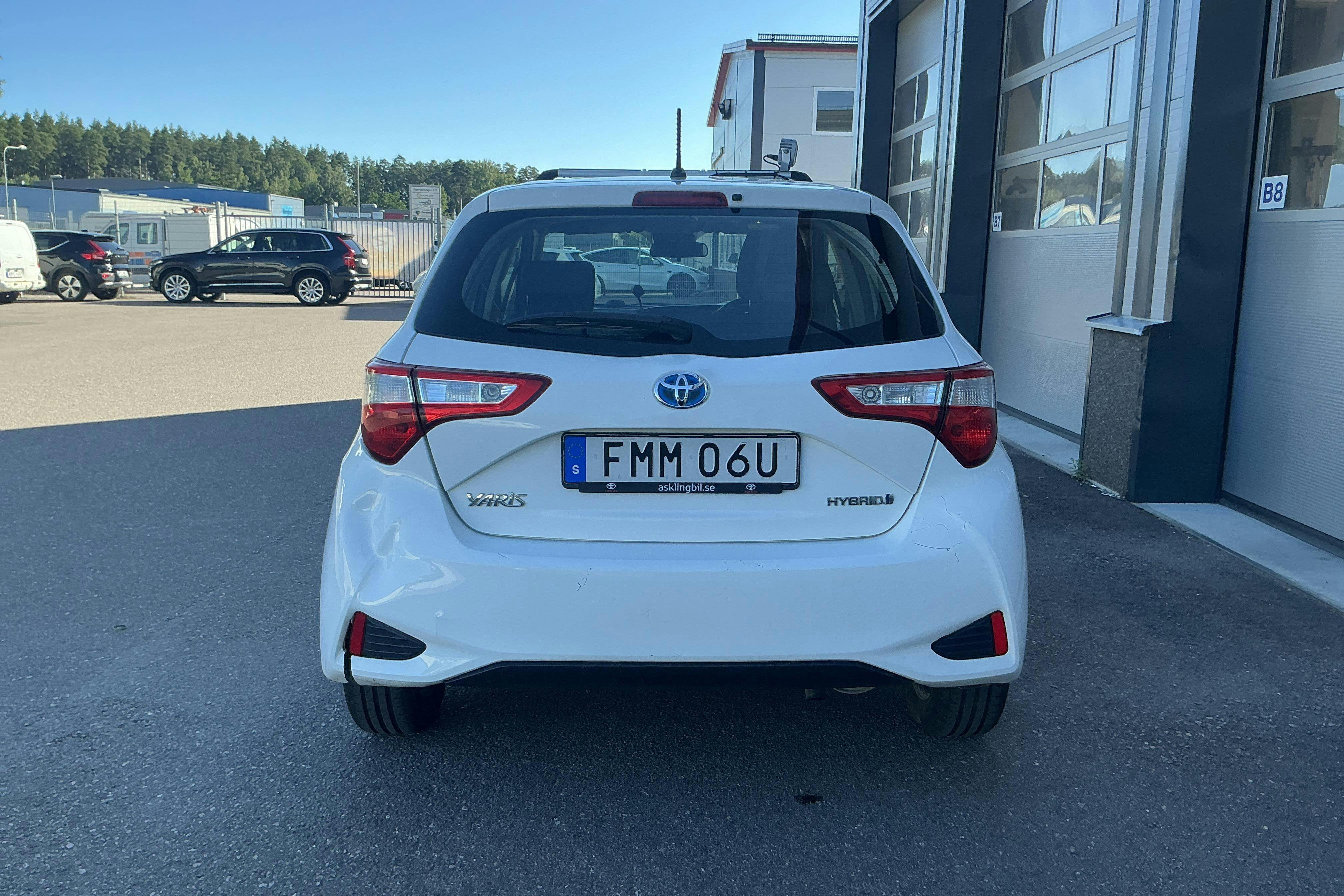 Vehicle Image 5