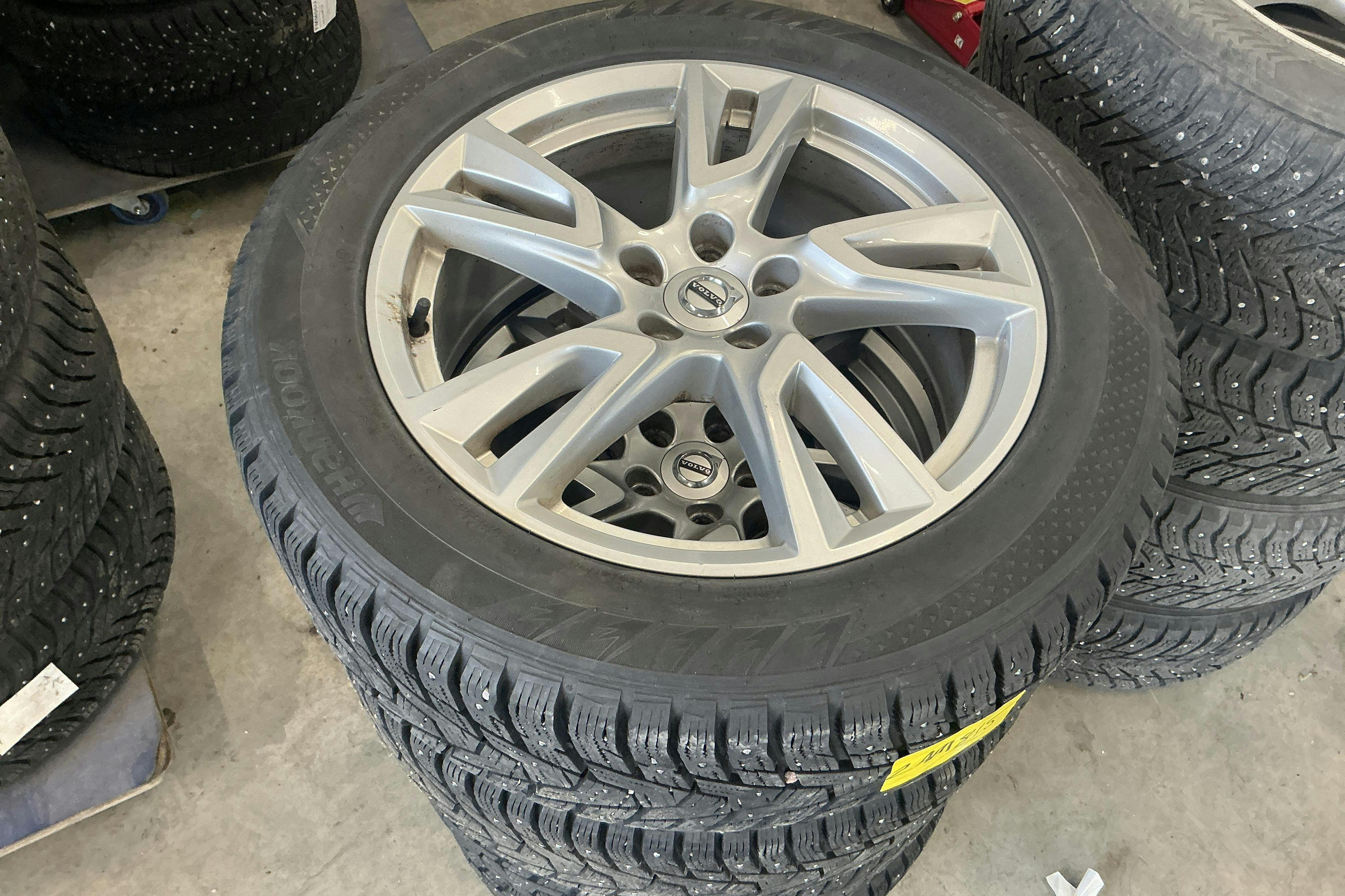 Vehicle Image 16