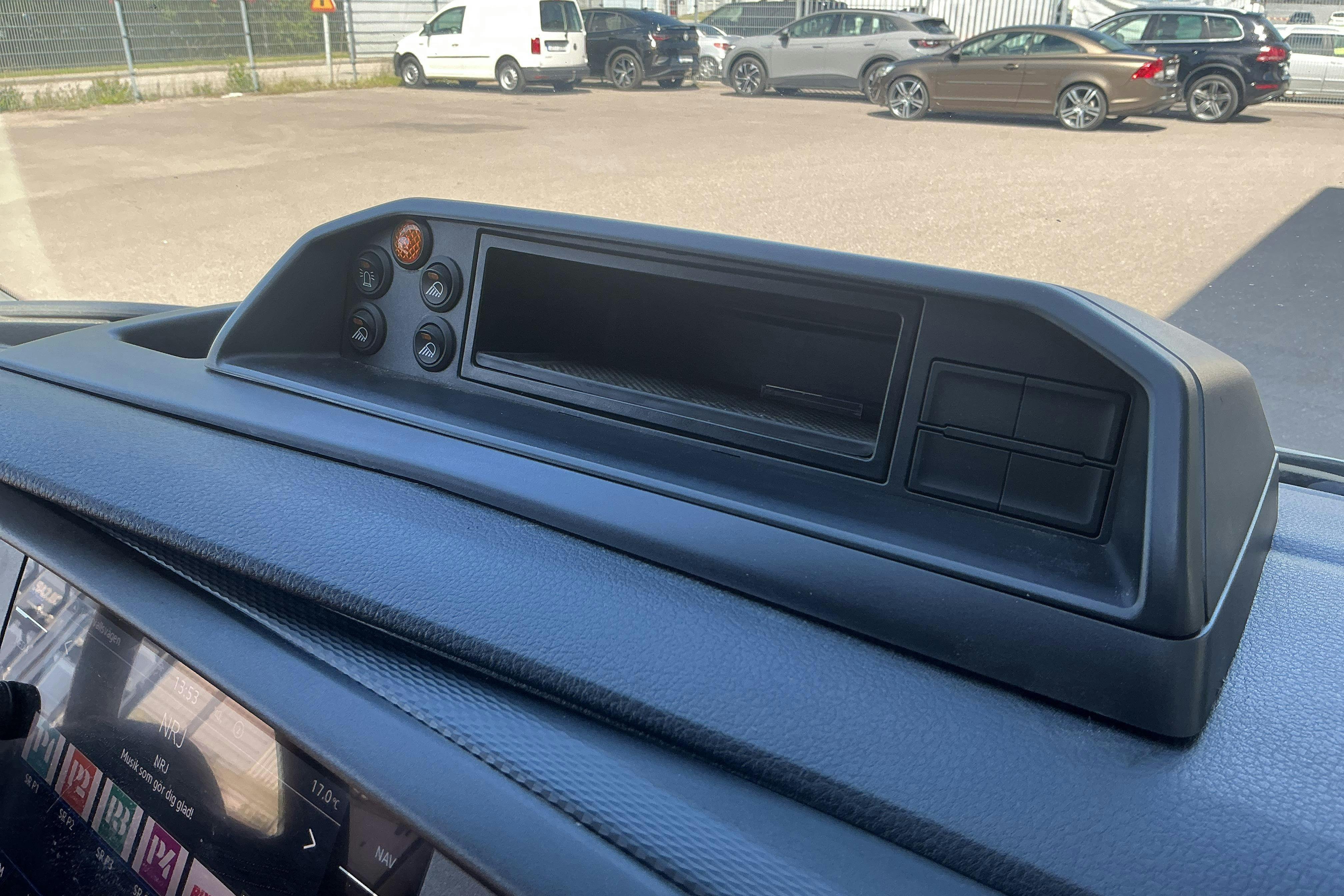 Vehicle Image 16