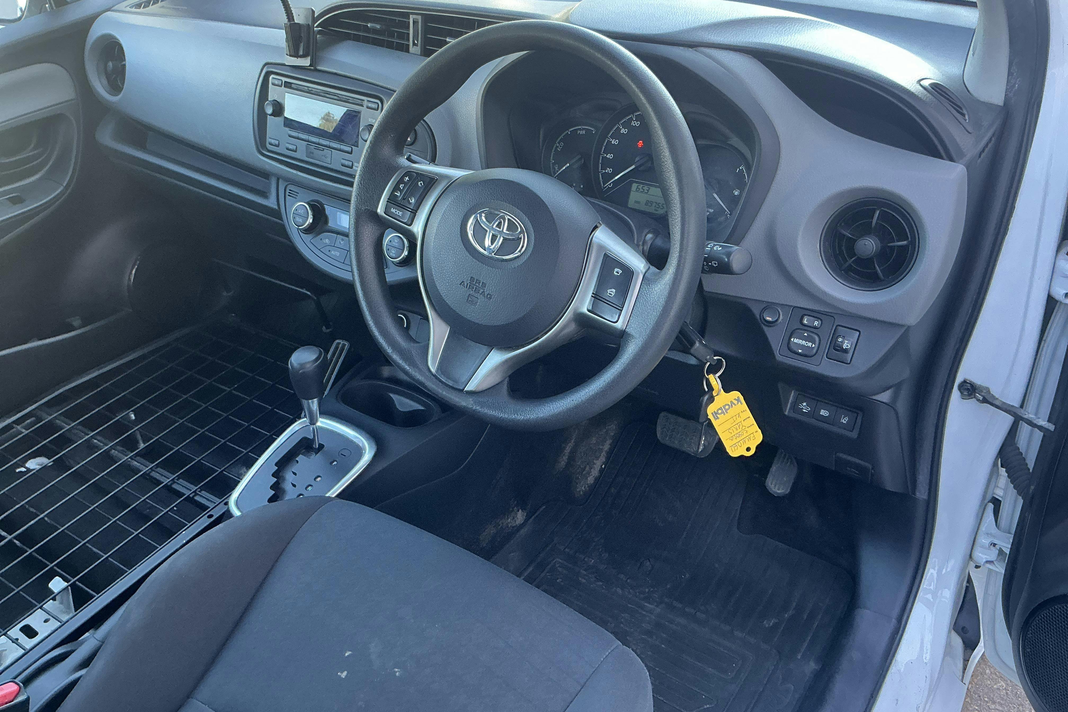 Vehicle Image 6