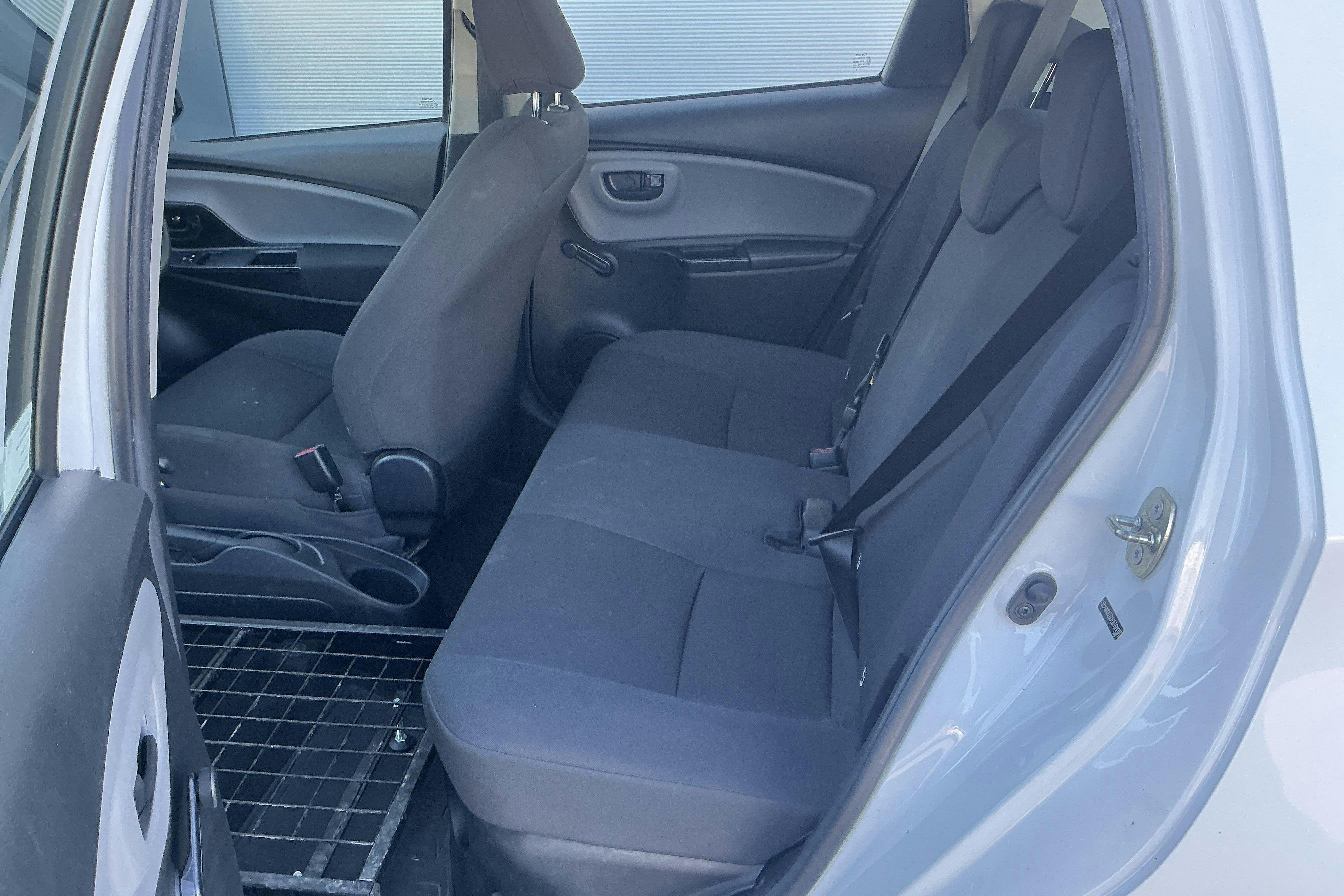 Vehicle Image 8