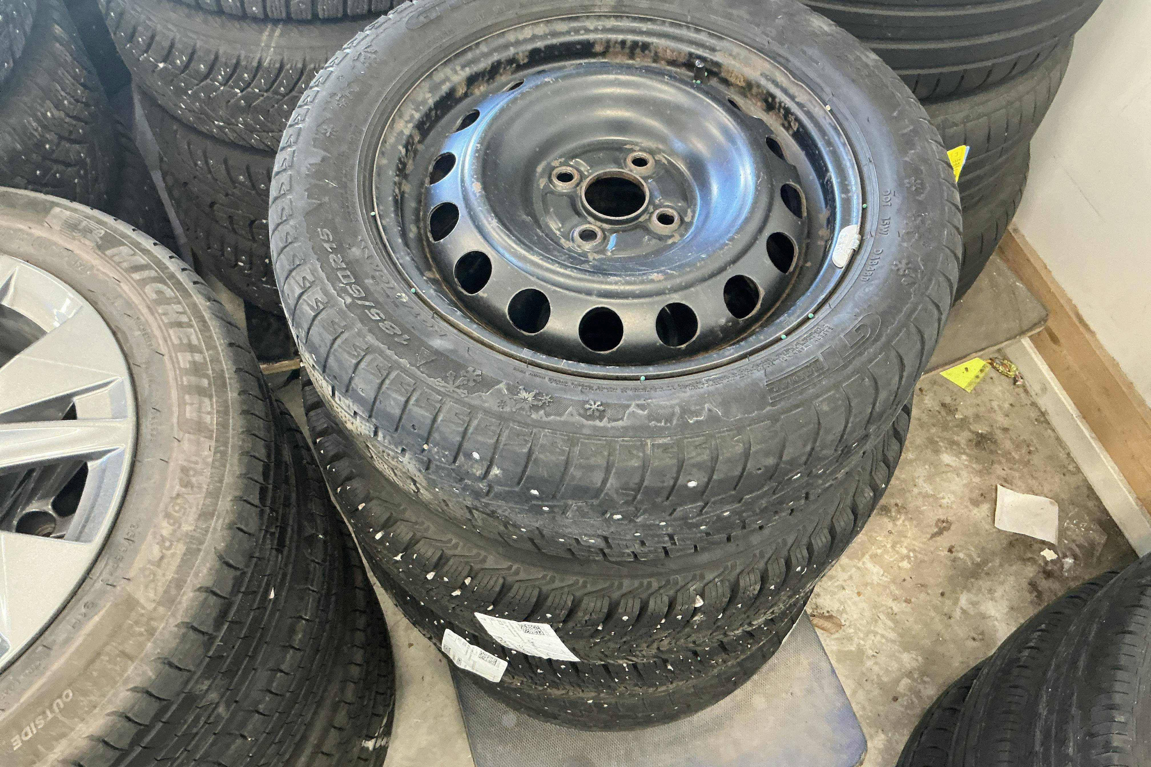 Vehicle Image 12