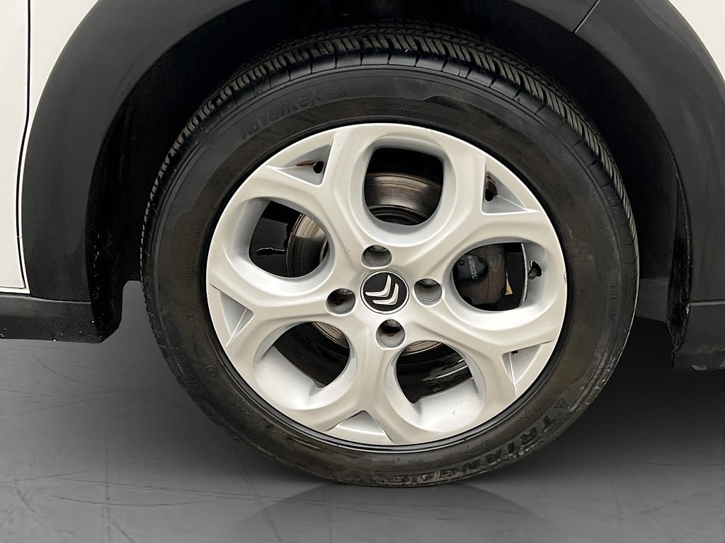Vehicle Image 23