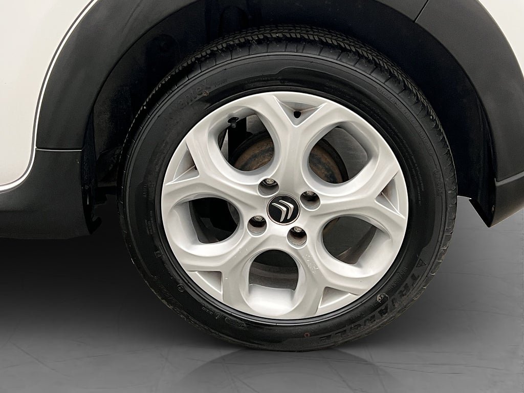 Vehicle Image 25