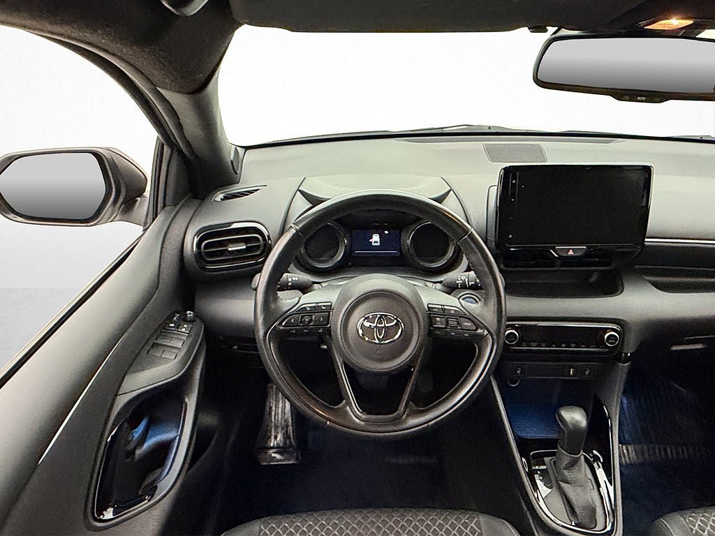 Vehicle Image 12