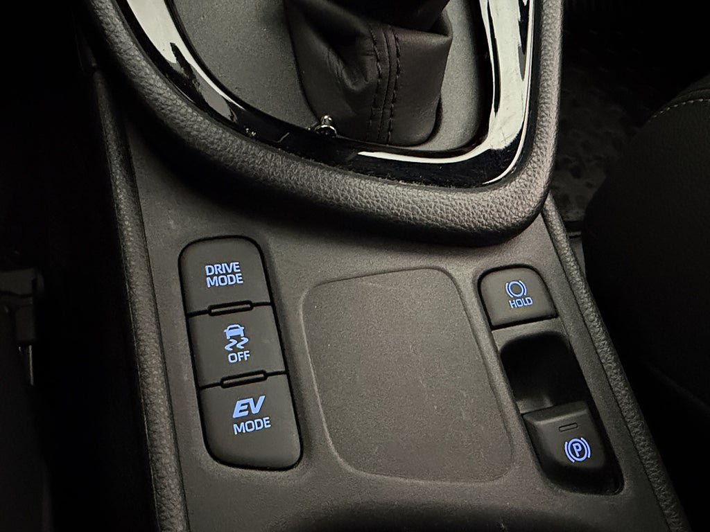 Vehicle Image 25