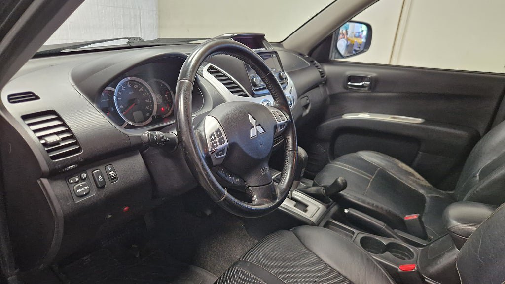 Vehicle Image 15
