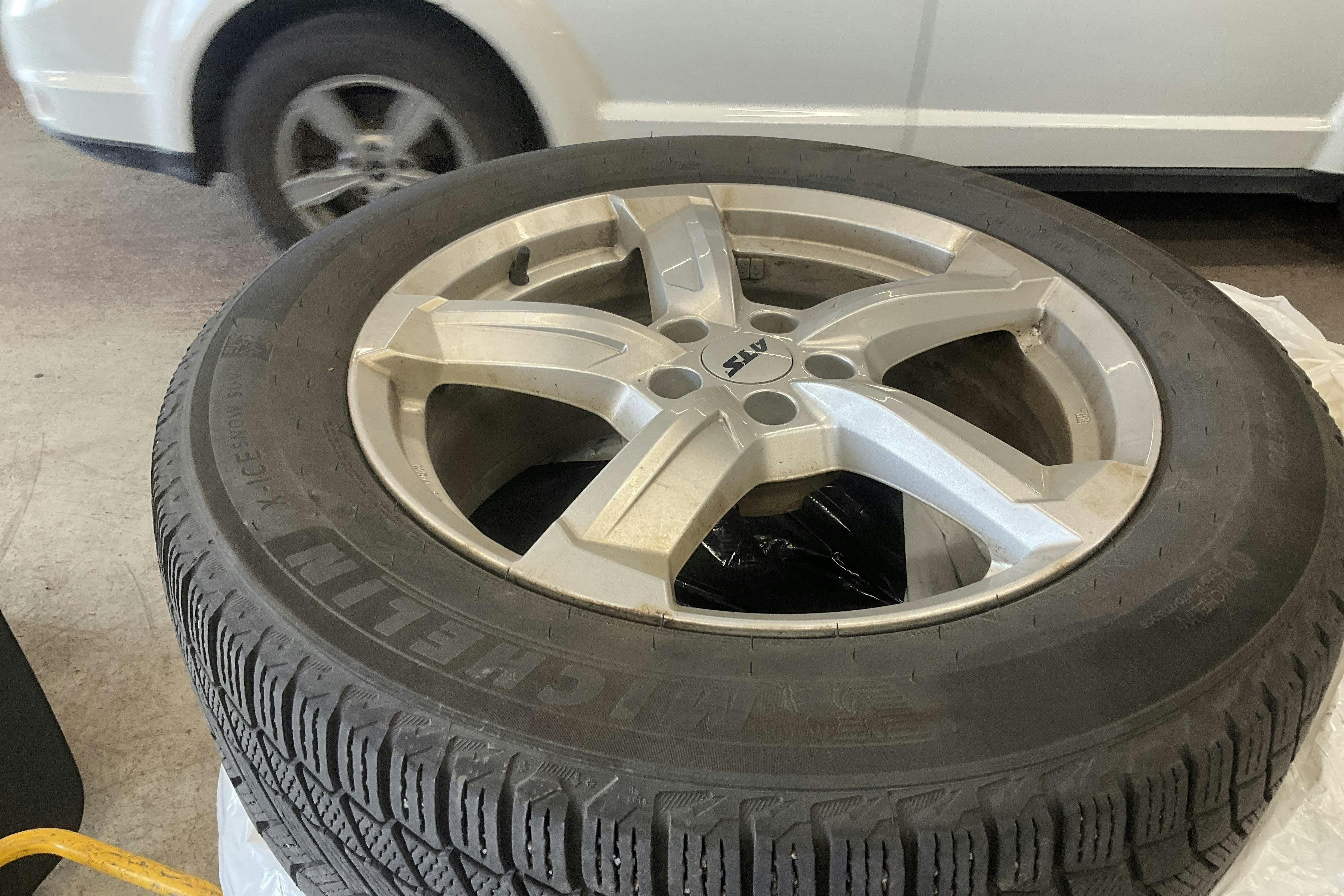 Vehicle Image 17