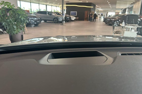 Vehicle Image 26