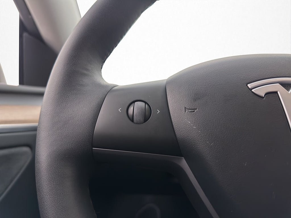 Vehicle Image 33