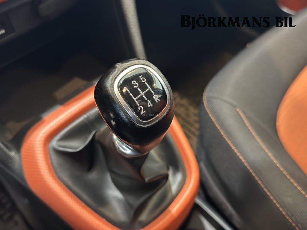 Vehicle Image 12