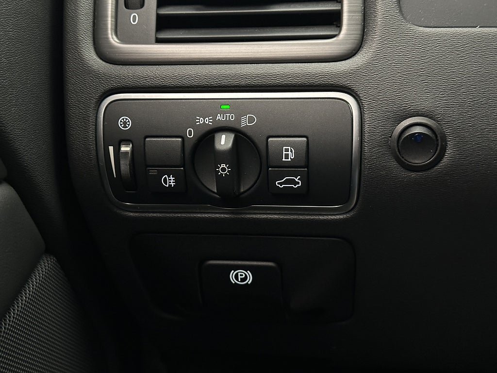 Vehicle Image 28