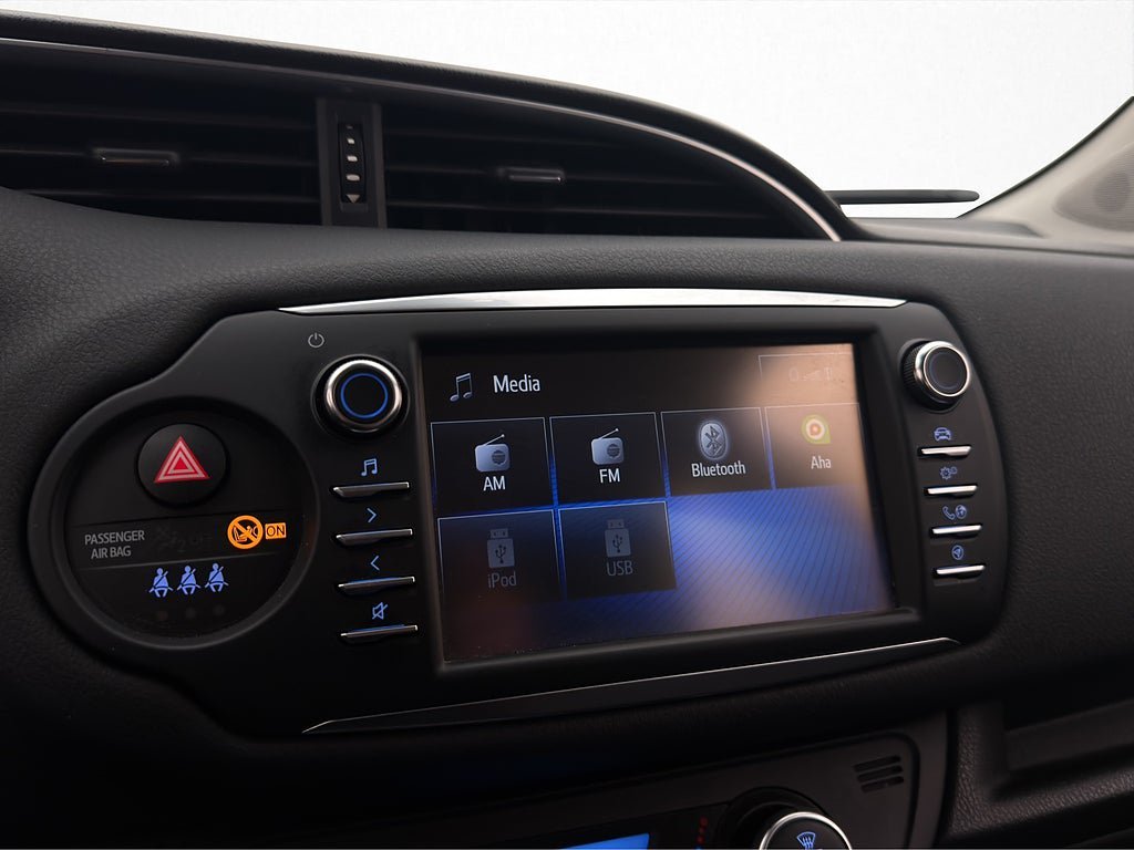 Vehicle Image 16