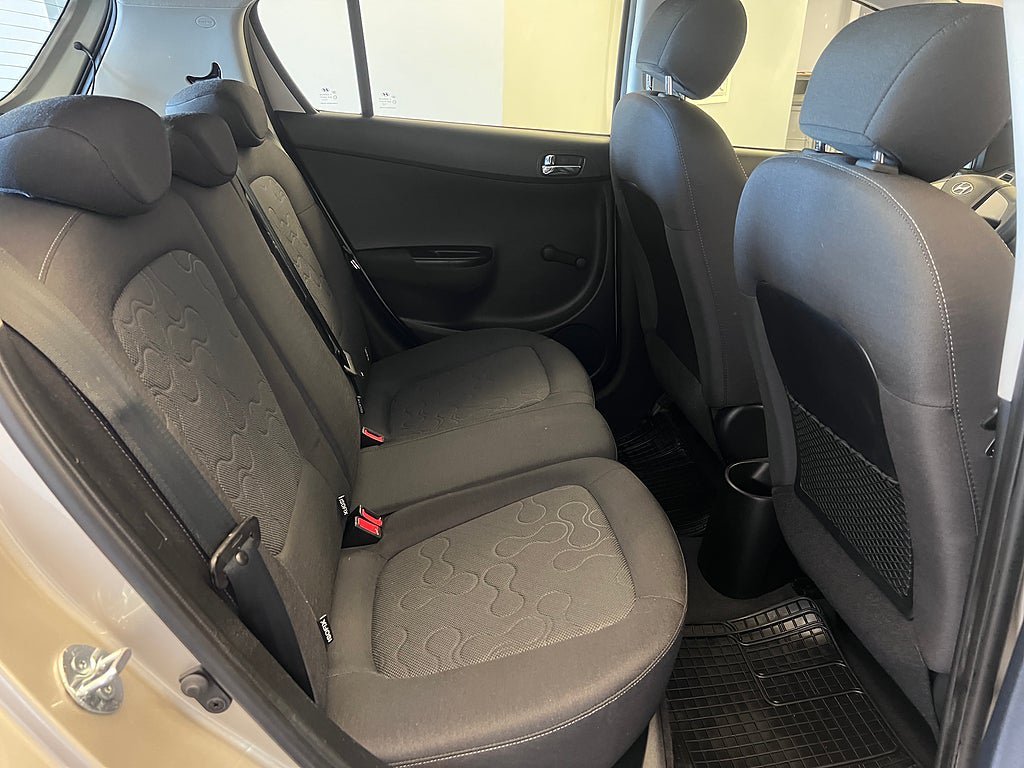 Vehicle Image 11