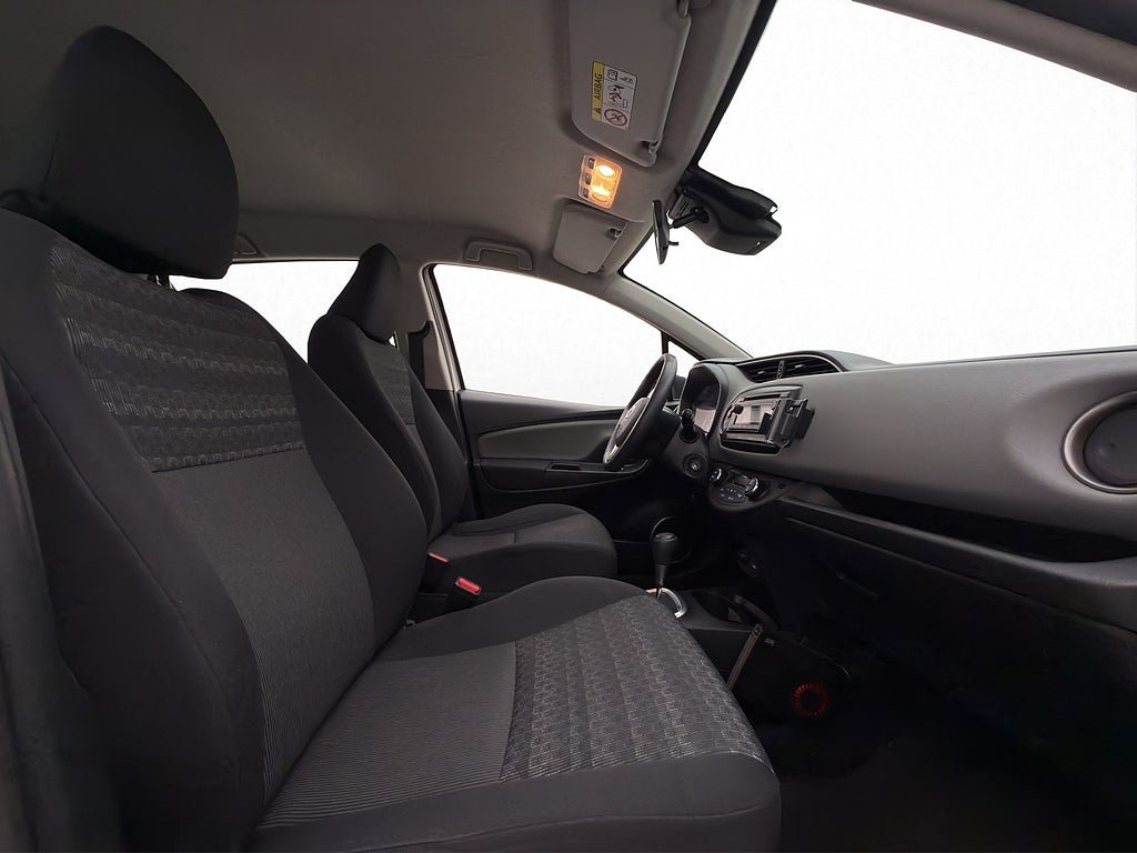 Vehicle Image 12