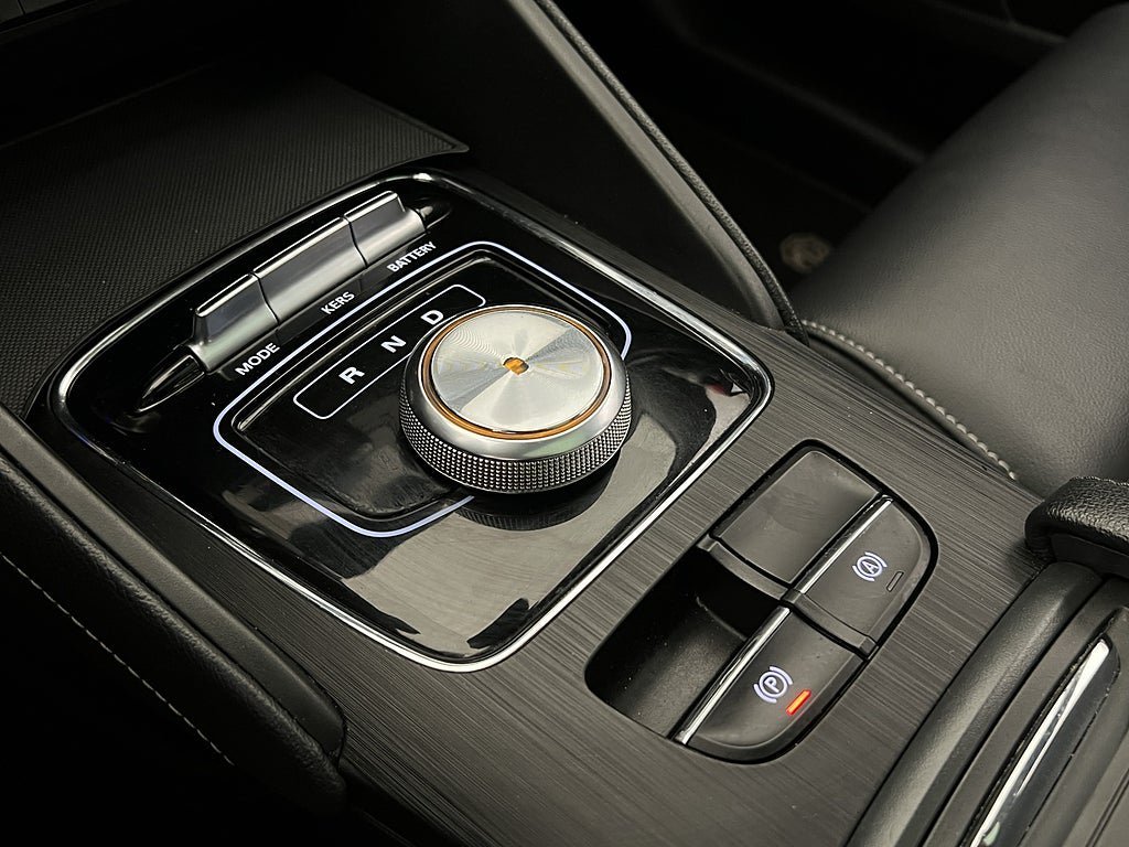 Vehicle Image 25